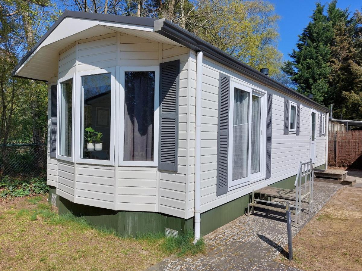 Modern En Chic Chalet Tot 4 Personen Op De Veluwe Recreatiepark De Oude Driest Putten Eksteriør bilde
