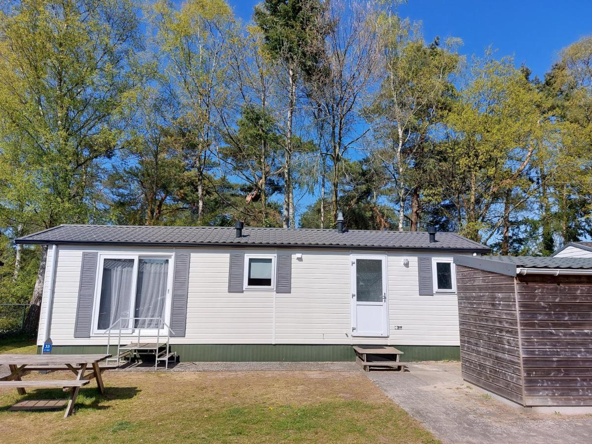 Modern En Chic Chalet Tot 4 Personen Op De Veluwe Recreatiepark De Oude Driest Putten Eksteriør bilde